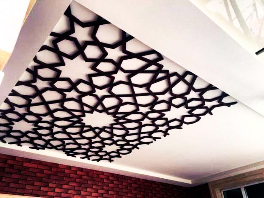 потолок с декором из пенопласта