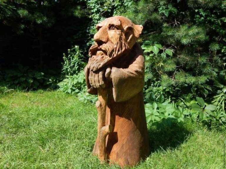 Скульптуры и статуи из дерева